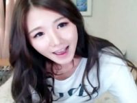 【ライブチャット動画】スタイルが完璧過ぎる韓国女性のライブ配信…ピンピンに勃起した乳首と透け下着がエロ過ぎるｗｗ