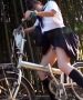 【カーセックスおまんこ動画】媚薬を塗られて自転車のサドルでオナニーしてた女子校生を車に拉致って即ハメｗｗ